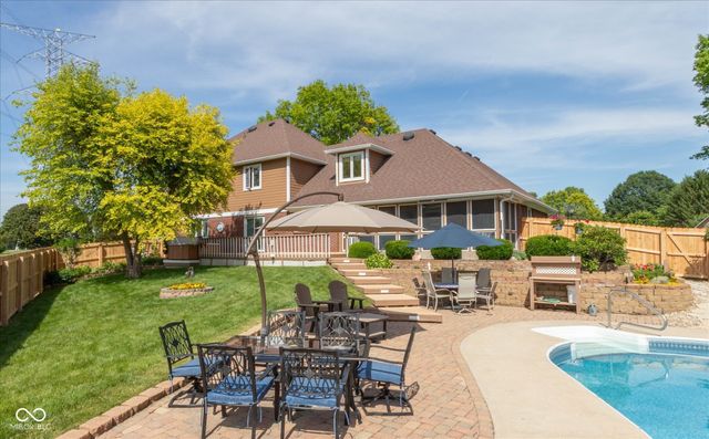 4724 W Hunters Ridge Lane, Greenwood, IN 46143
