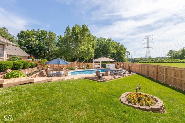 4724 W Hunters Ridge Lane, Greenwood, IN 46143