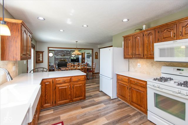 4724 W Hunters Ridge Lane, Greenwood, IN 46143