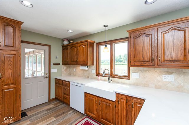 4724 W Hunters Ridge Lane, Greenwood, IN 46143