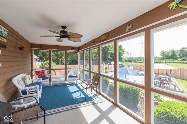 4724 W Hunters Ridge Lane, Greenwood, IN 46143