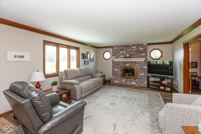 4724 W Hunters Ridge Lane, Greenwood, IN 46143