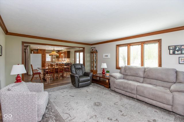 4724 W Hunters Ridge Lane, Greenwood, IN 46143