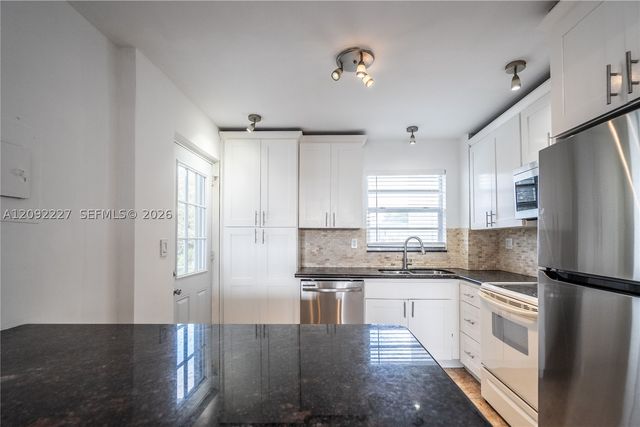 7850 Byron Ave 207, Miami Beach, FL 33141