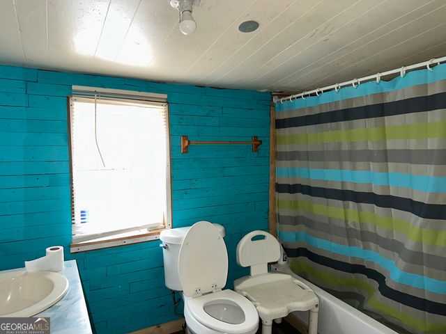 500 S Pond Street, Toccoa, GA 30577