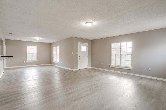 627 Hallvale Drive, White Settlement, TX 76108