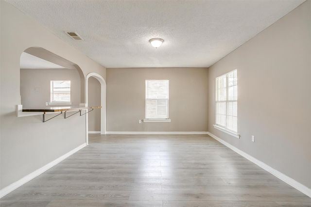 627 Hallvale Drive, White Settlement, TX 76108