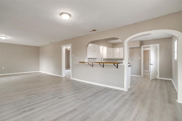 627 Hallvale Drive, White Settlement, TX 76108