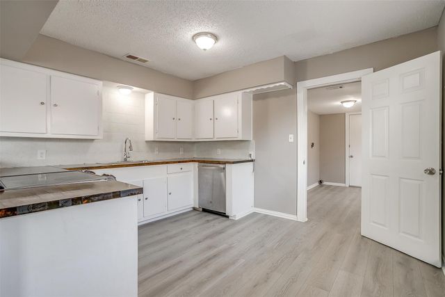 627 Hallvale Drive, White Settlement, TX 76108