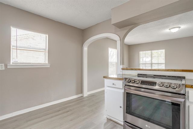 627 Hallvale Drive, White Settlement, TX 76108