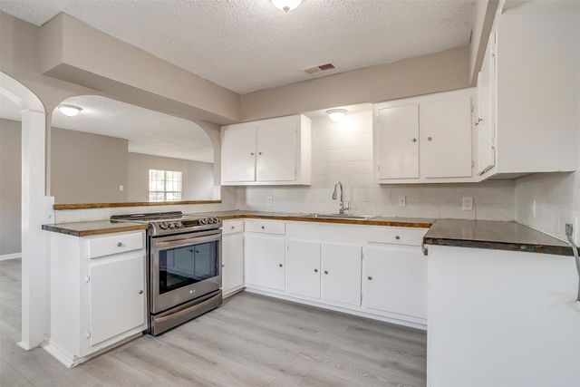 627 Hallvale Drive, White Settlement, TX 76108
