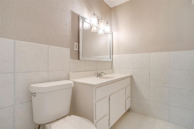 627 Hallvale Drive, White Settlement, TX 76108