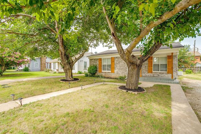 627 Hallvale Drive, White Settlement, TX 76108