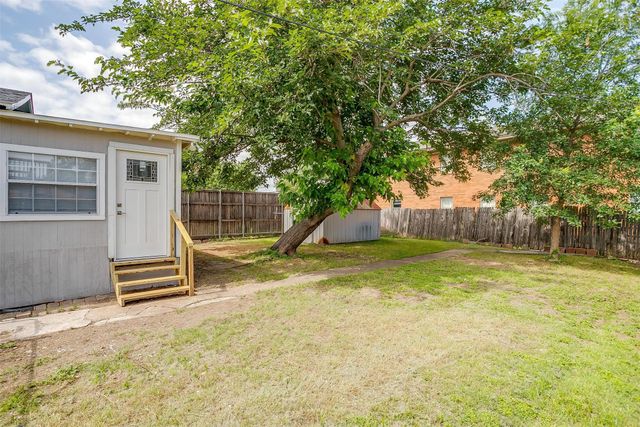 627 Hallvale Drive, White Settlement, TX 76108
