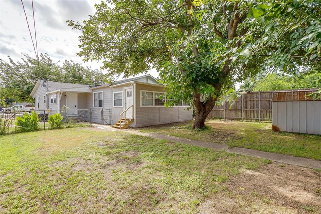627 Hallvale Drive, White Settlement, TX 76108