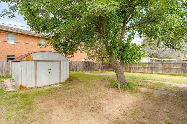 627 Hallvale Drive, White Settlement, TX 76108