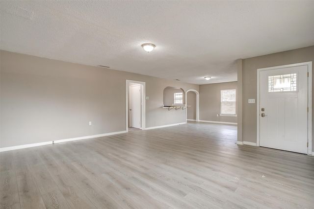 627 Hallvale Drive, White Settlement, TX 76108