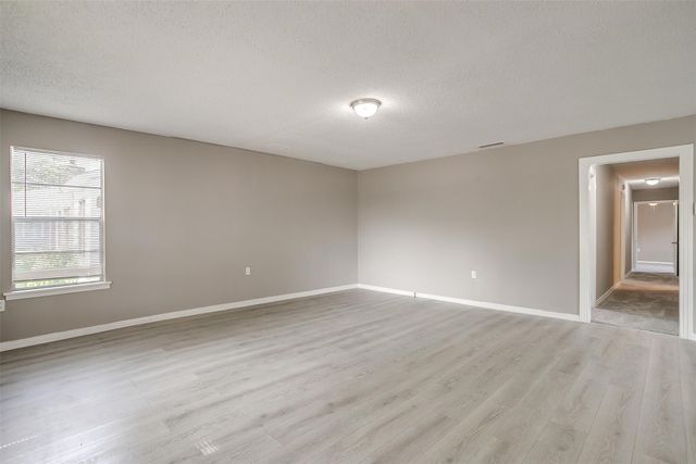 627 Hallvale Drive, White Settlement, TX 76108