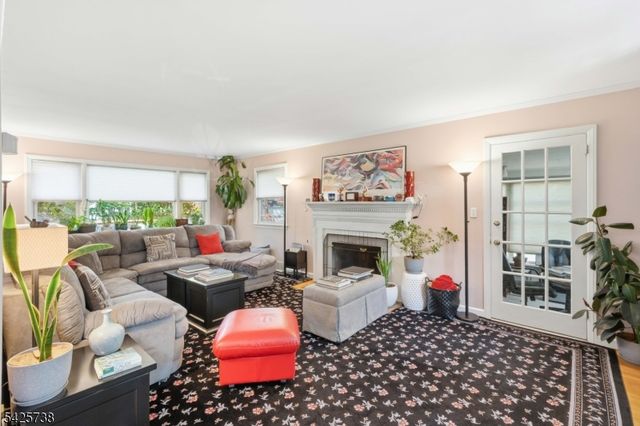 12 Louise Ln, Tenafly Boro, NJ 07670