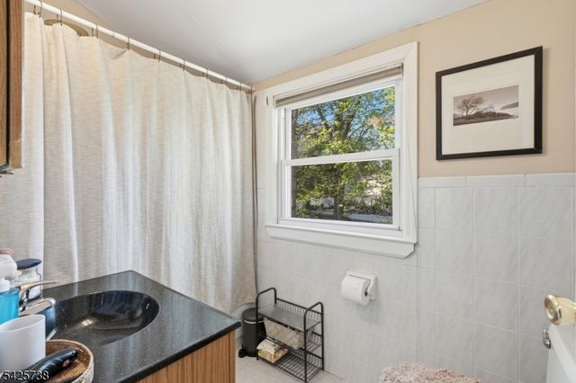 12 Louise Ln, Tenafly Boro, NJ 07670