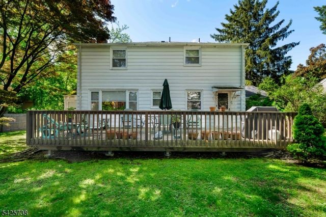 12 Louise Ln, Tenafly Boro, NJ 07670