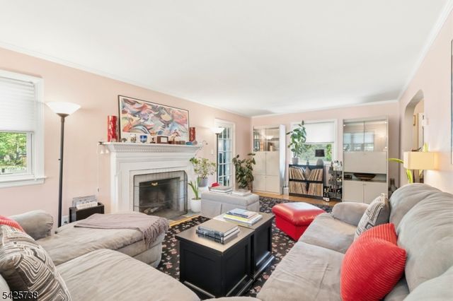 12 Louise Ln, Tenafly Boro, NJ 07670