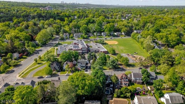 12 Louise Ln, Tenafly Boro, NJ 07670