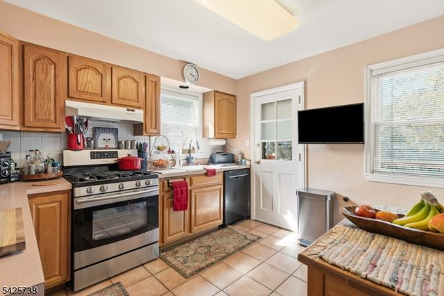 12 Louise Ln, Tenafly Boro, NJ 07670