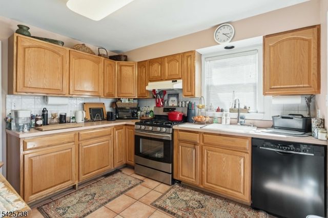 12 Louise Ln, Tenafly Boro, NJ 07670