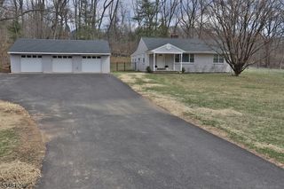 48 Mackenzie Rd, Hampton Boro, NJ 08827