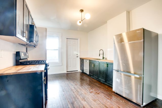49-51 Kibbe Street 202, Hartford, CT 06106