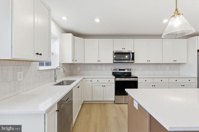 298 ARMISTEAD PL, Charles Town, WV 25414