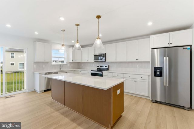 298 ARMISTEAD PL, Charles Town, WV 25414