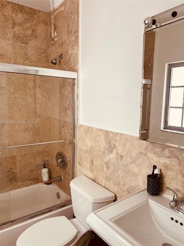 1500 Pennsylvania Ave 9A, Miami Beach, FL 33139