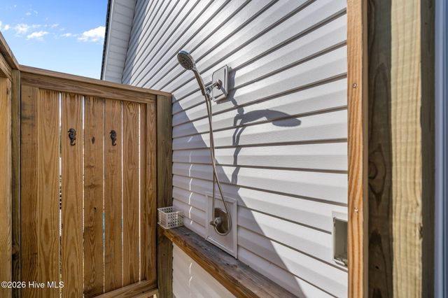 134 NE 5th Street, Oak Island, NC 28465