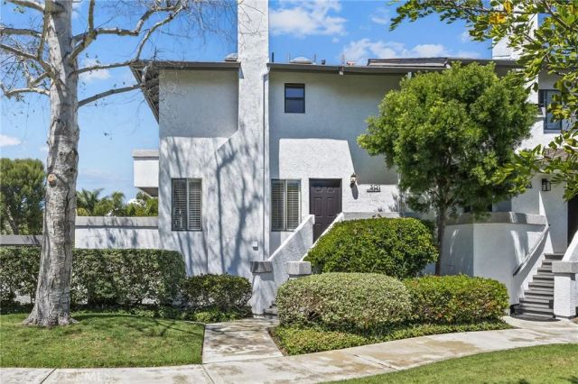 301 Harbor Woods Place, Newport Beach, CA 92660