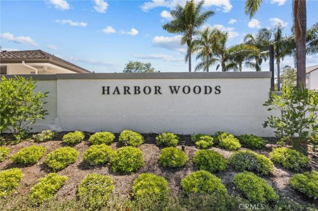 301 Harbor Woods Place, Newport Beach, CA 92660