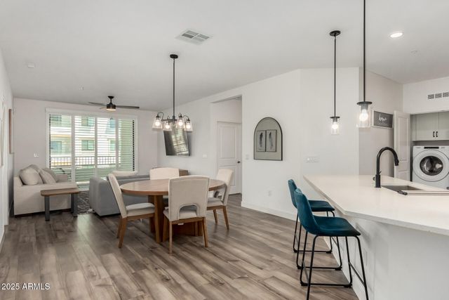 2511 W QUEEN CREEK Road 266, Chandler, AZ 85248