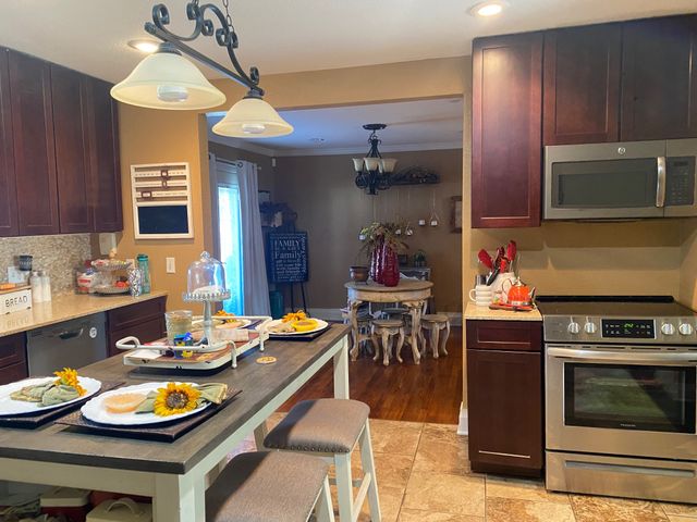 901 W Wrights Avenue, Comanche, TX 76442