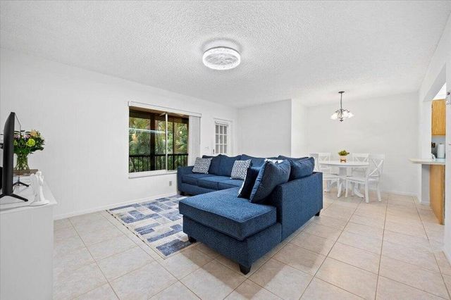 436 Pine Glen Lane B-2, Greenacres, FL 33463