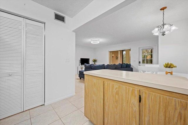 436 Pine Glen Lane B-2, Greenacres, FL 33463