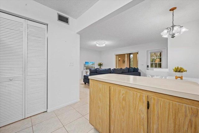 436 Pine Glen Lane B-2, Greenacres, FL 33463