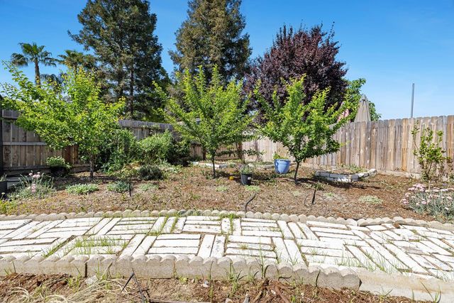 1535 Bliss Avenue, Clovis, CA 93611