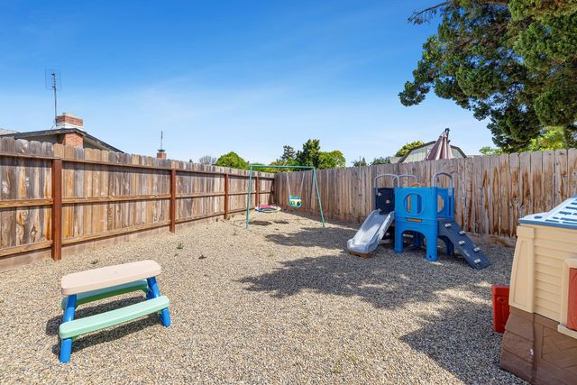 1535 Bliss Avenue, Clovis, CA 93611