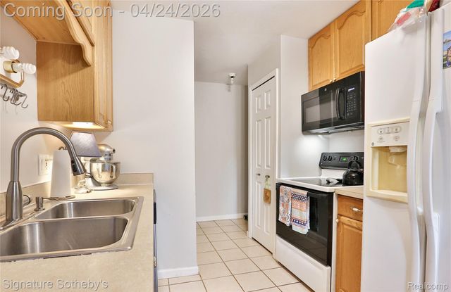 38730 Golfview Drive E, Clinton Charter Township, MI 48038