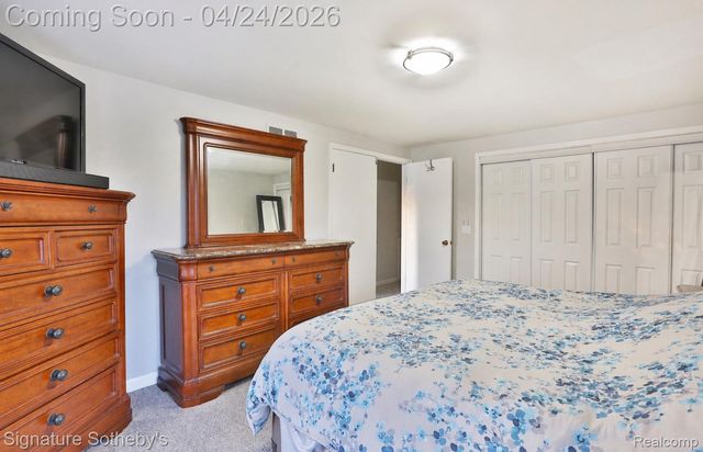 38730 Golfview Drive E, Clinton Charter Township, MI 48038
