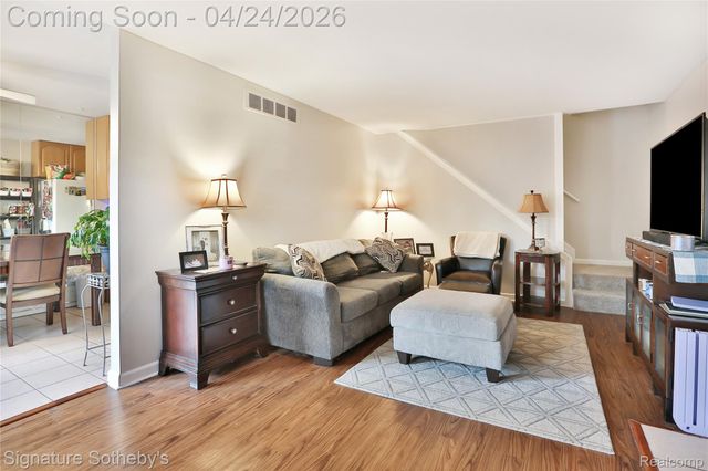 38730 Golfview Drive E, Clinton Charter Township, MI 48038