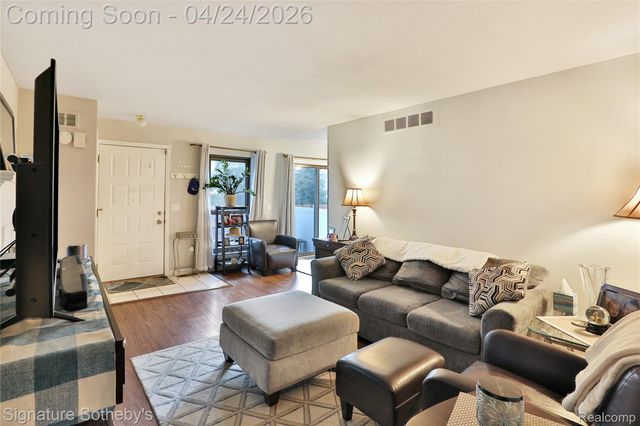 38730 Golfview Drive E, Clinton Charter Township, MI 48038