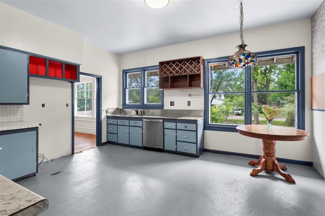 650 N Kalamazoo Street, Paw Paw, MI 49079