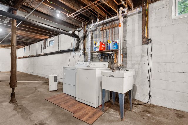650 N Kalamazoo Street, Paw Paw, MI 49079